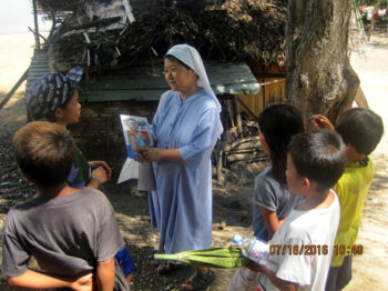 OSB sister teaches kids to pray