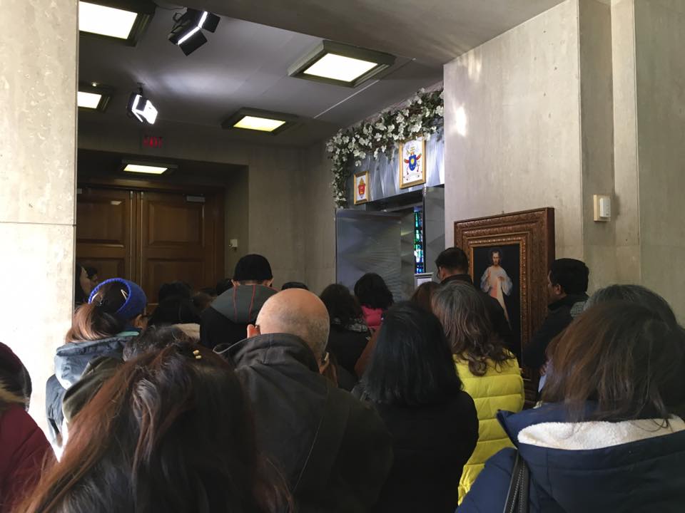 NY OFWs ENTER THE HOLY DOOR