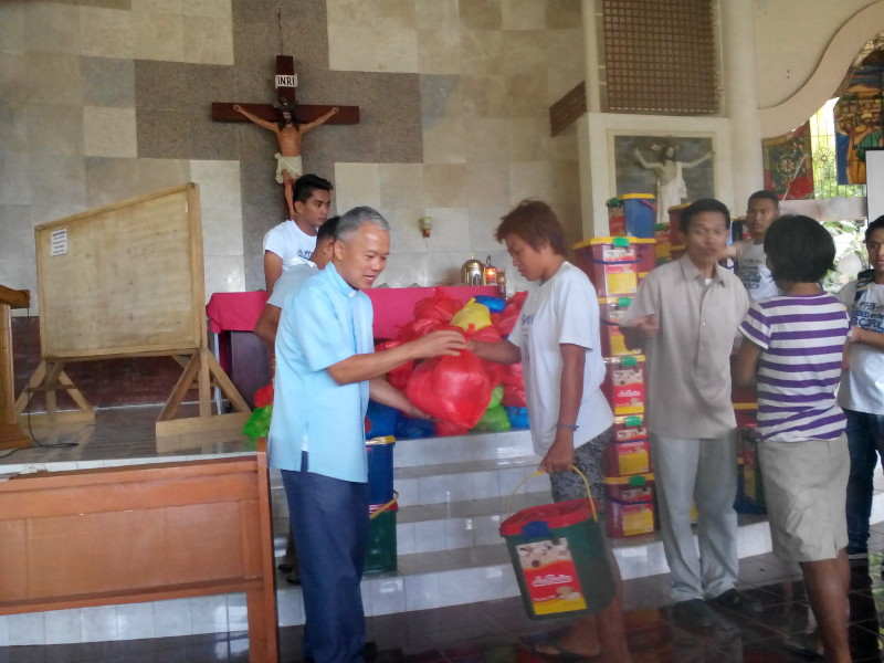 Gift giving Sto Niño Parish