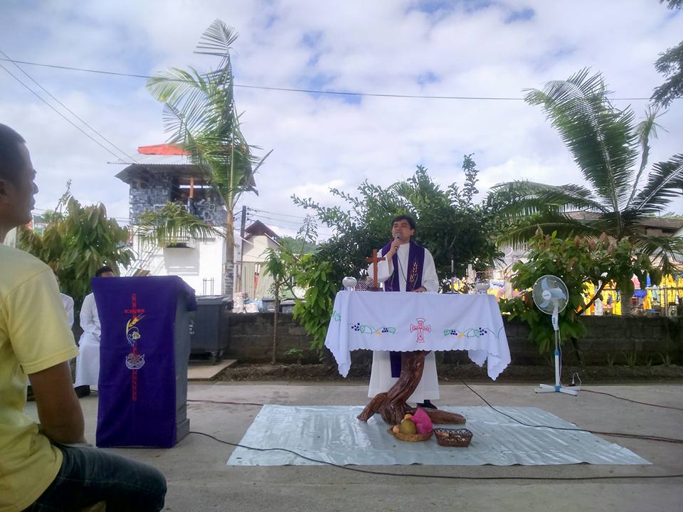 ACPW Fr Tony Basilio celebrating mass at davao city jail annex