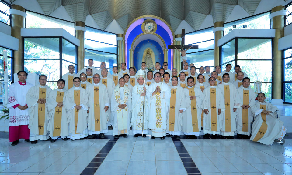 Priest attendees at the ordination of Fr. Jeus Jardin