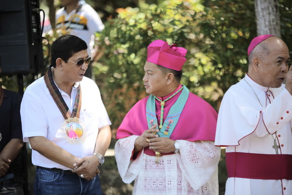 Bishop Abel Apigo, Davao Oriental’s New Bishop, Warmly Received by Faithful