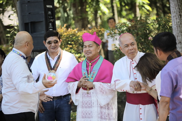 Bishop Abel Apigo, Davao Oriental’s New Bishop, Warmly Received by Faithful