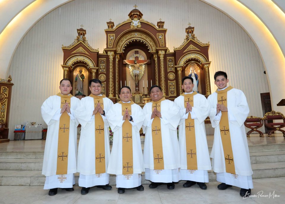 Six deacons ordained 2018