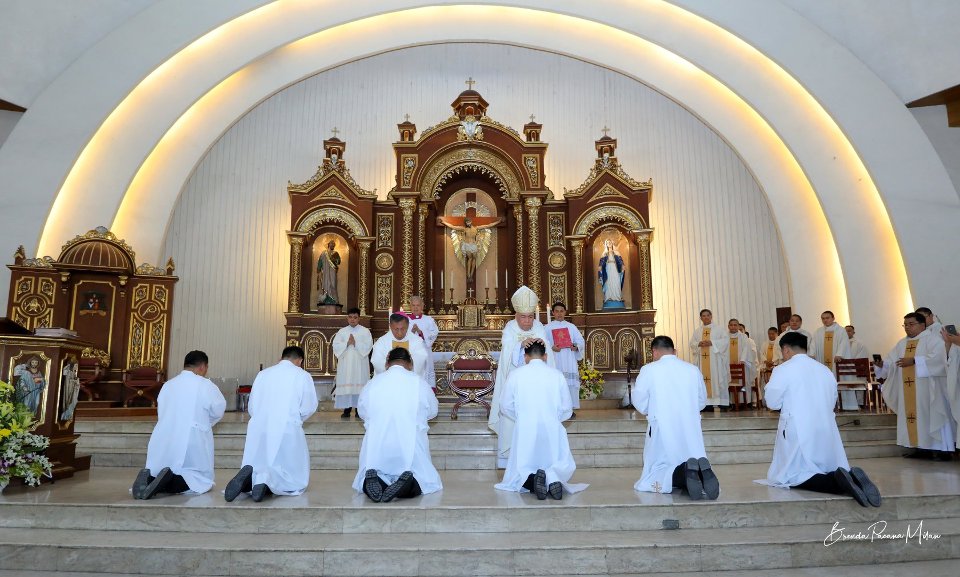 Six deacons ordained 2018