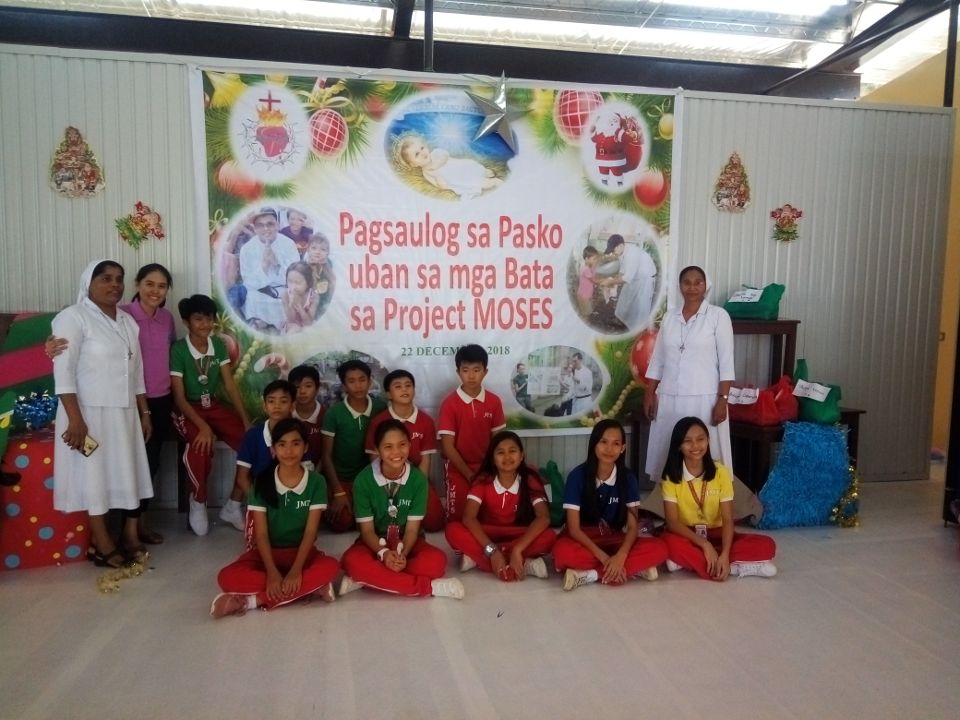 Religious of Jesus and Mary (RJM), Brothers of the Sacred Heart Christmas with less fortunate children at Jesus and Mary Thevenet School Gym, Bangkal