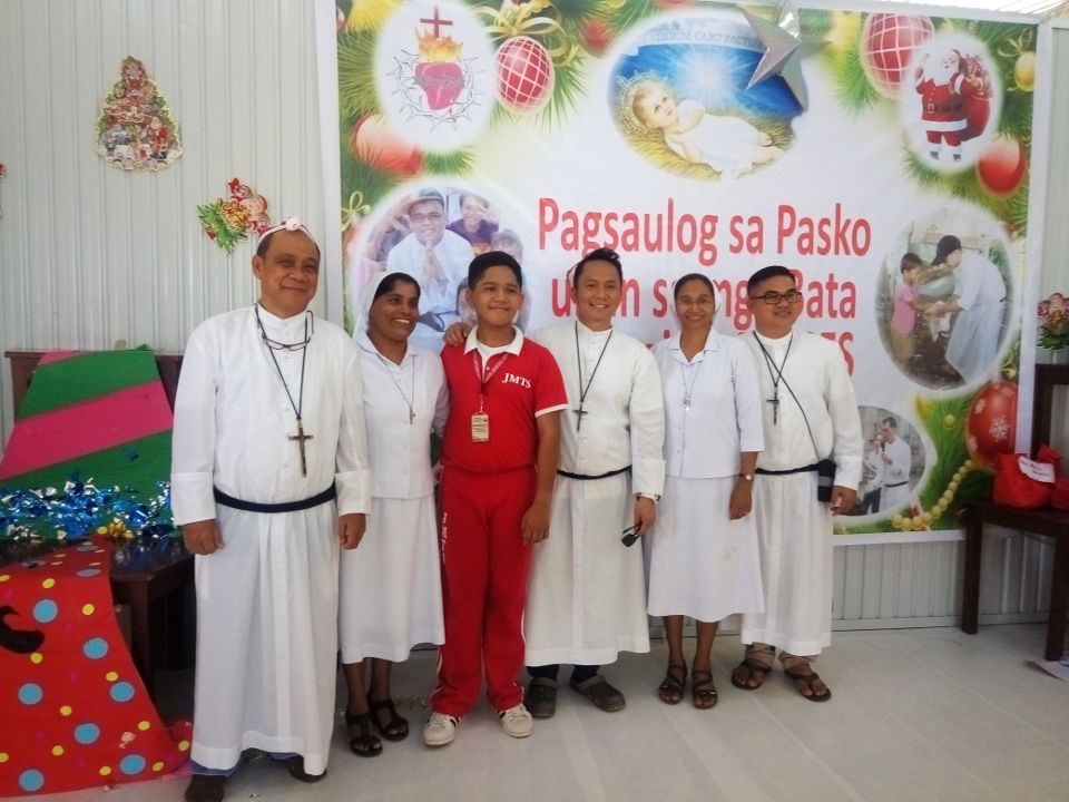 Religious of Jesus and Mary (RJM), Brothers of the Sacred Heart Christmas with less fortunate children at Jesus and Mary Thevenet School Gym, Bangkal