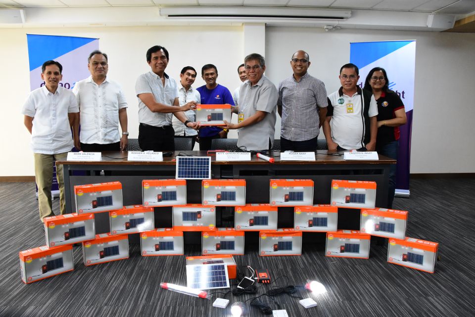 Davao Light turns over solar lanterns