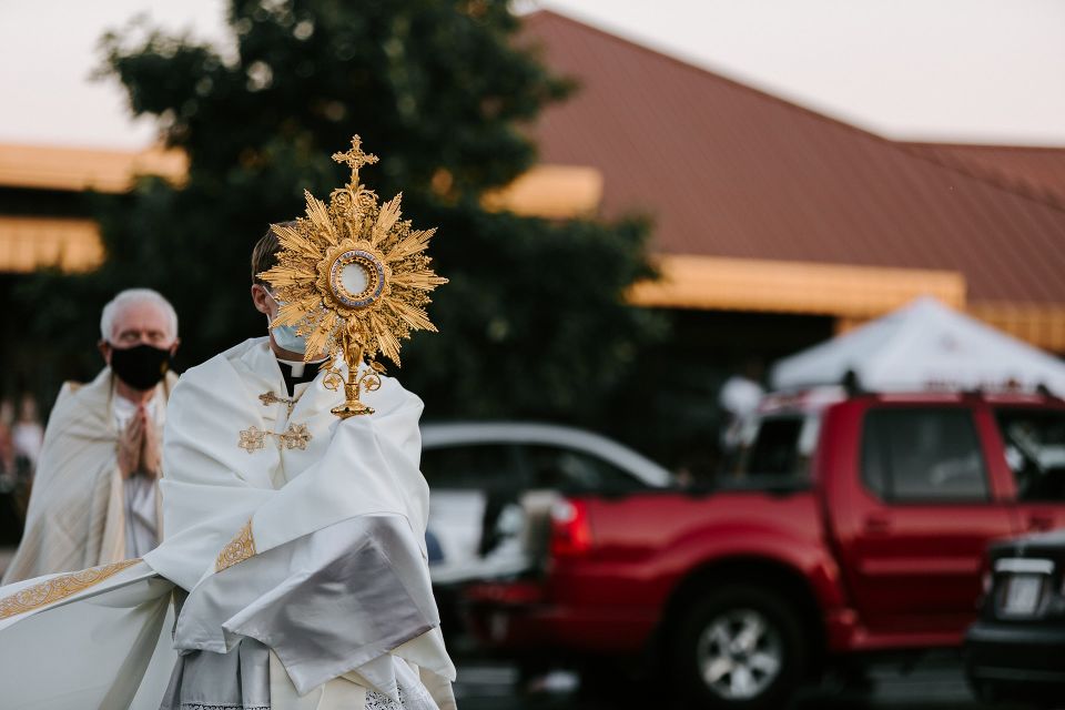 stock eucharist priest pandemic covid jacob bentzinger unsplash