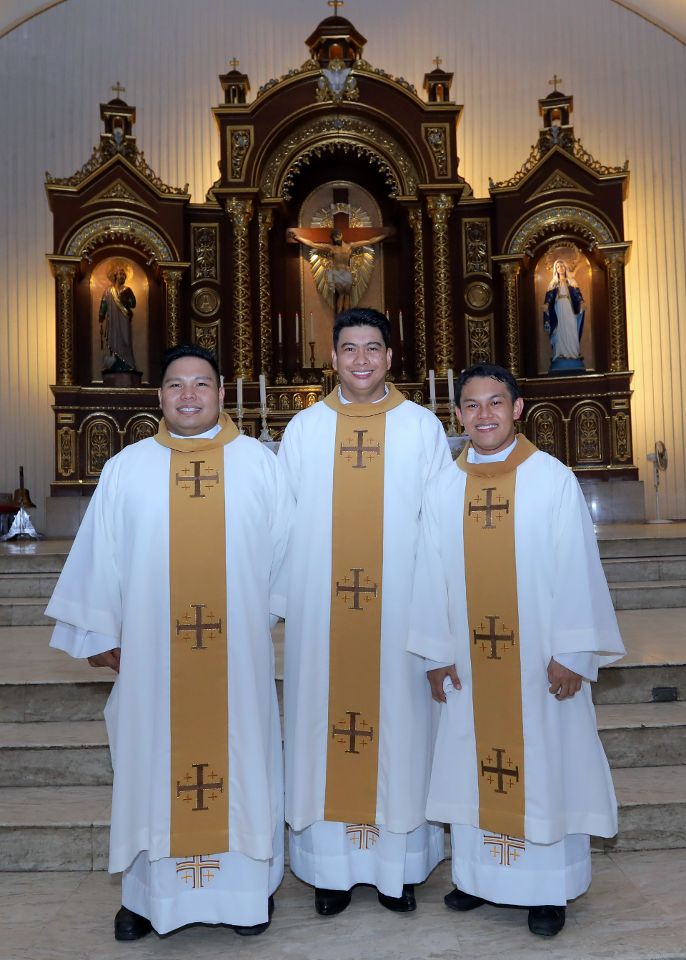 Fr. Alfredo Bustamante, Jr., Fr. Michael Ondras , ug si Fr. Ruperto Jamili