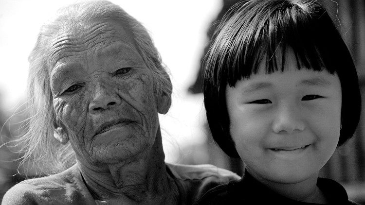 A grandmother and her grandaughter, Nepal - Photo by Matteo dell'angelo