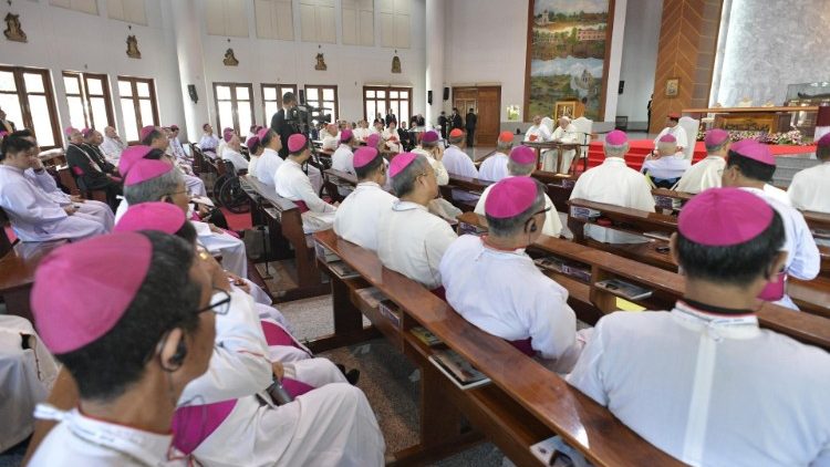 Pope Francis meeting the bishops of Thailand and Asia in Bangkok on 22.11.2019. (Vatican Media)