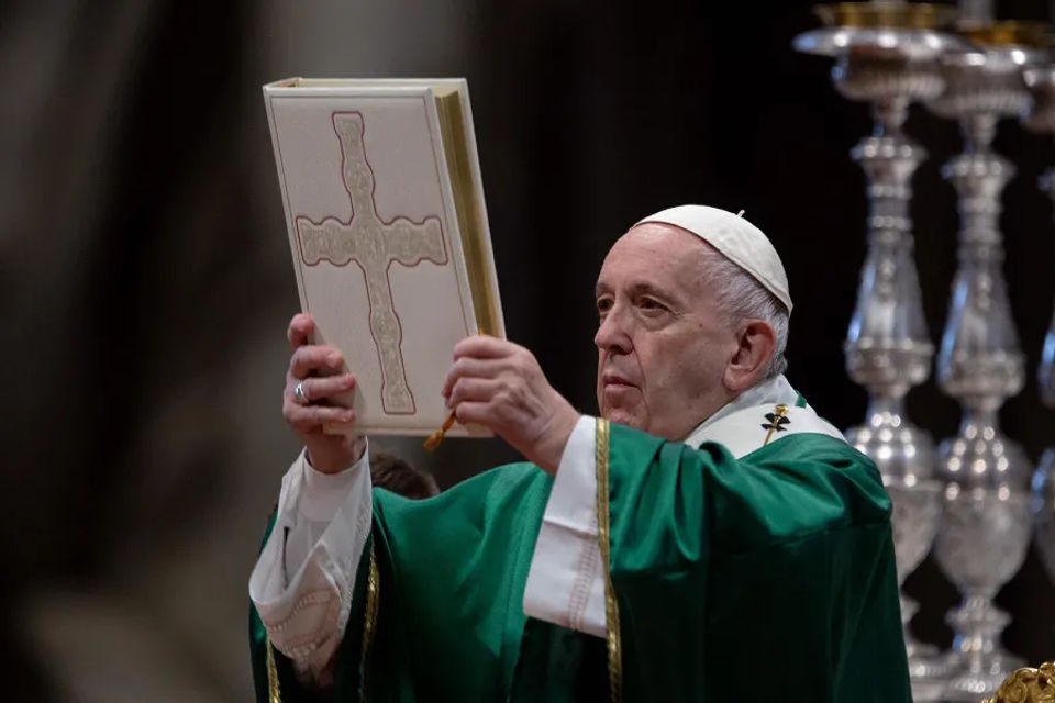 Pope Francis with Bible CNA