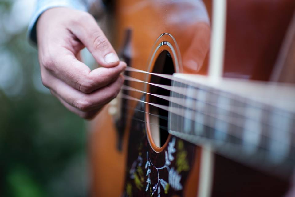 katherine hanlon stock guitar playing unsplash