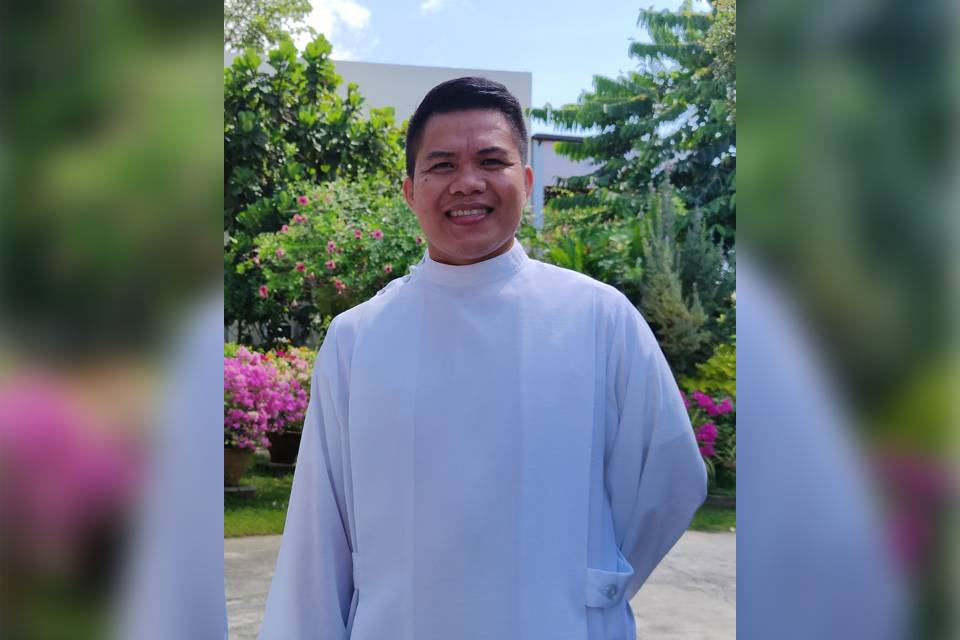 Fr Jerick Asdang