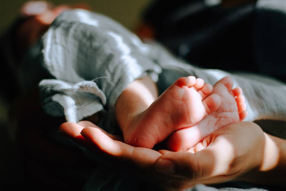 Omar Lopez stock photo of baby's feet unsplash