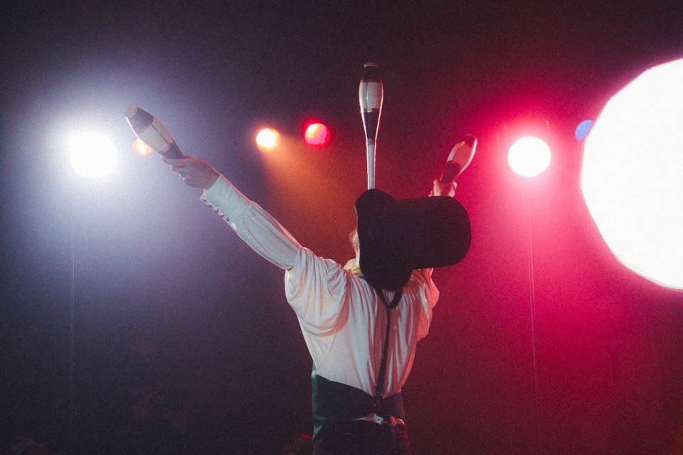 Stock Photo of a cicus juggler by Beyza Kaplan on pexels