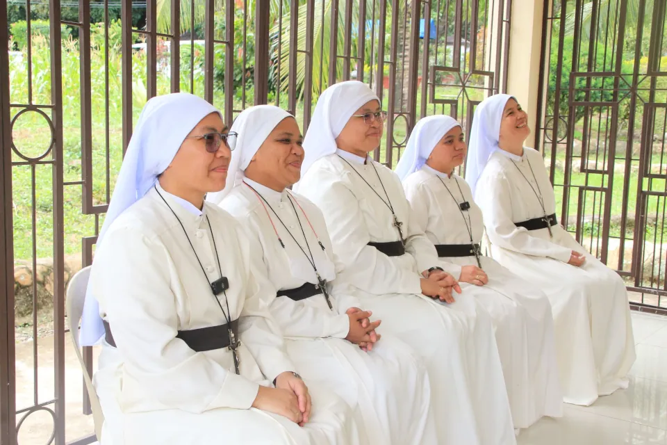 5 Apostles of Jesus Crucified (AJC) sisters in their Perpetual Vow