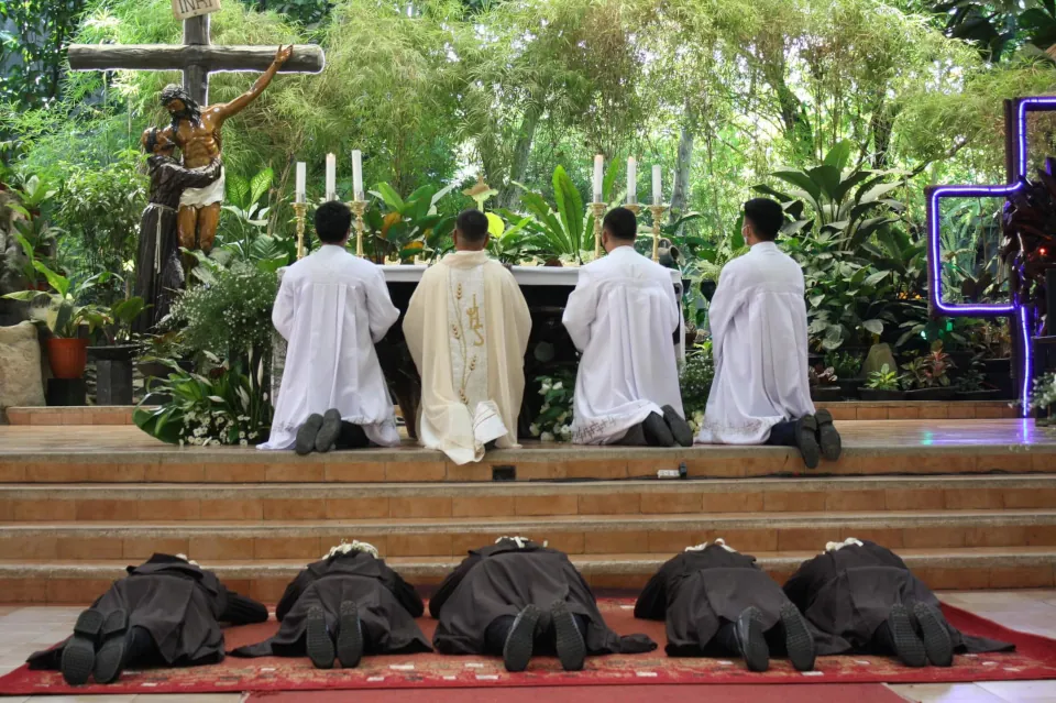 5 Apostles of Jesus Crucified (AJC) sisters in their Perpetual Vow