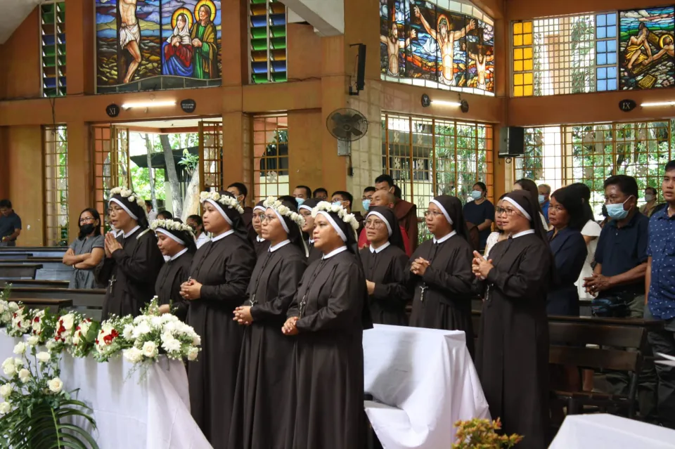 5 Apostles of Jesus Crucified (AJC) sisters in their Perpetual Vow