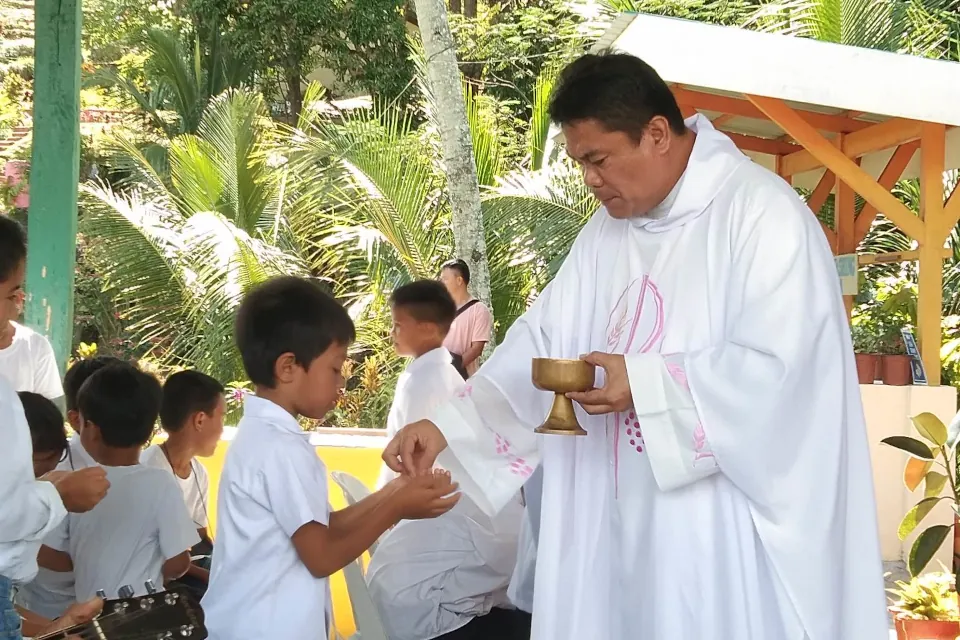 Cabonbon Elementary School 1st communion confession 2023