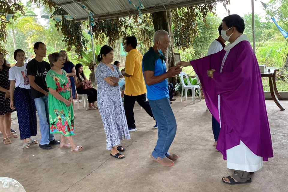 Mediatrix devotees gather at Spirituality Center, Babak