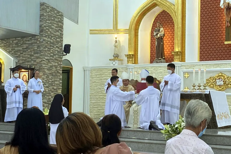 Sr. Flora Mae Habana perpetual profession Diminican Sisters