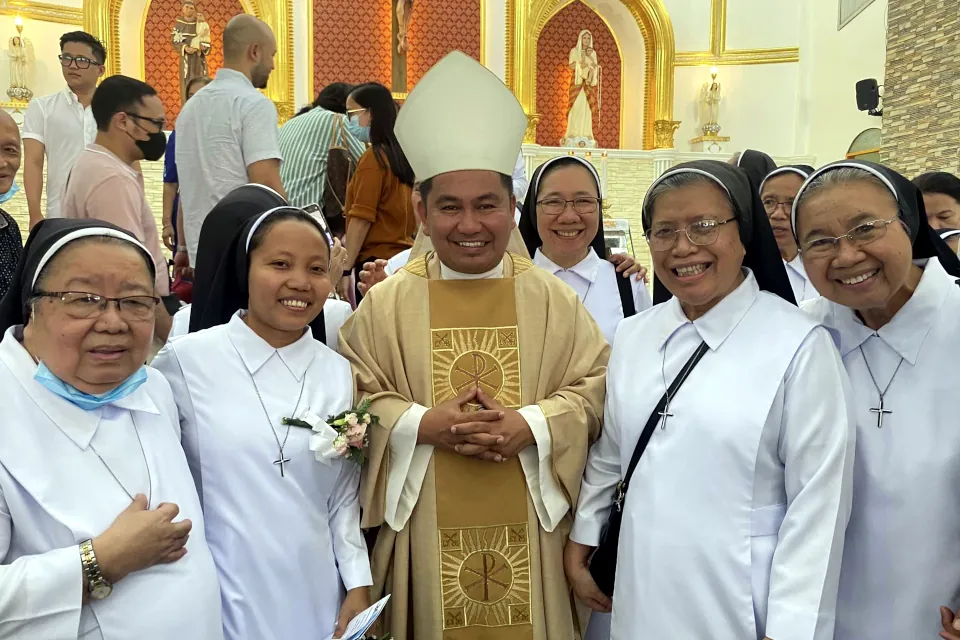 Sr. Flora Mae Habana perpetual profession Diminican Sisters