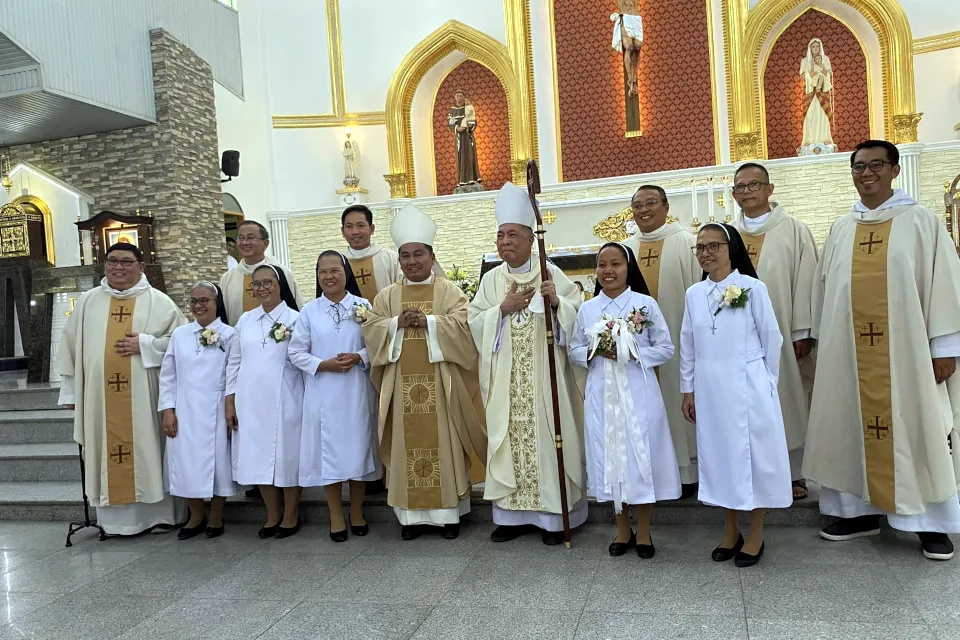 Sr. Flora Mae Habana perpetual profession Diminican Sisters