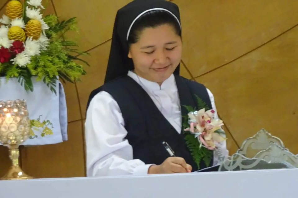 First Profession of Sr Fe Algar Cantila, PM