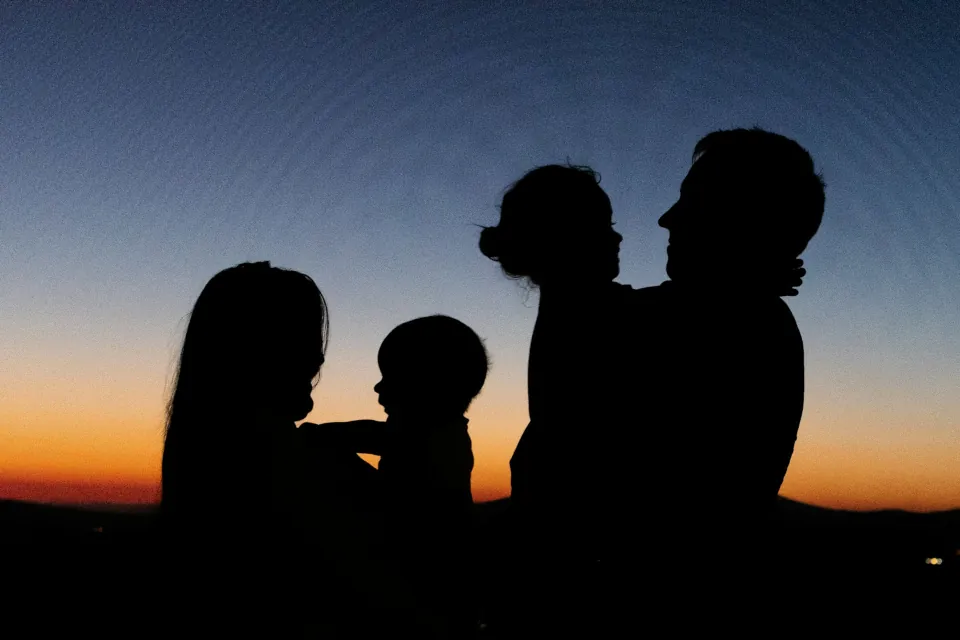 stock photo of family - silhouette by Jochen Van Wylick on unsplash