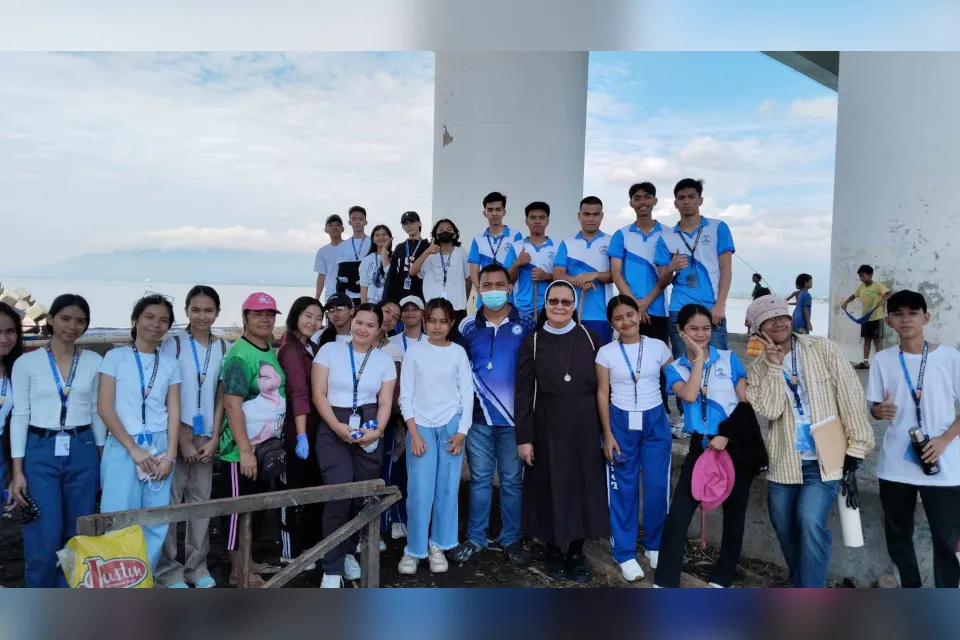 St. Peter’s College of Toril high school student leaders coastal clean-up 2024