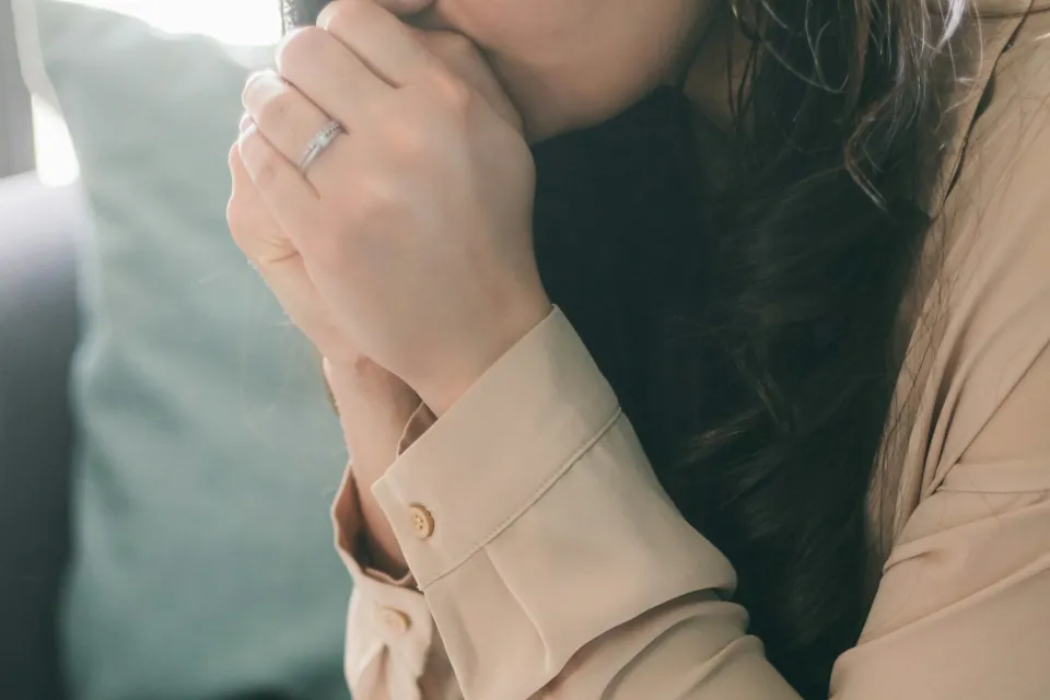 stock Photo woman with ring praying by Fa Barboza on Unsplash